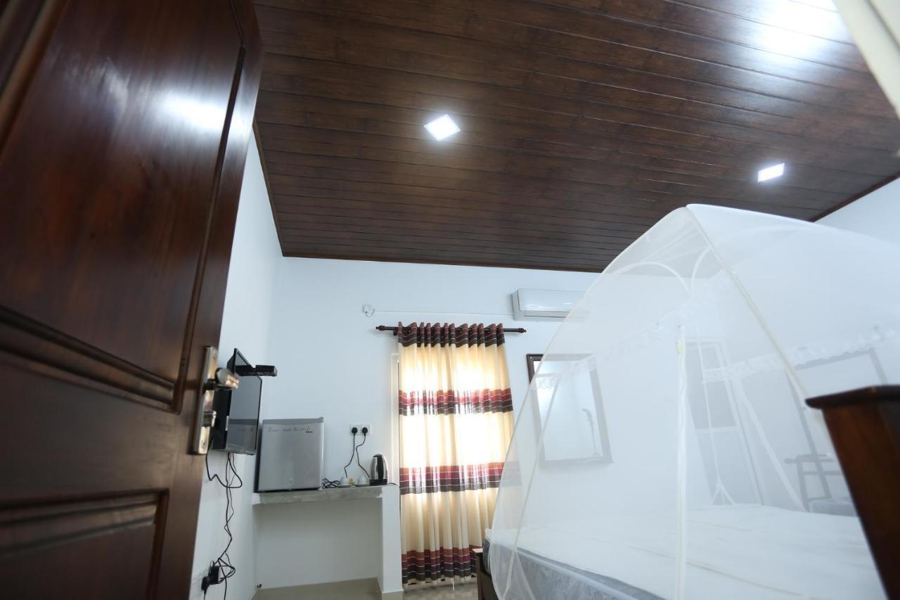 Bed and Breakfast Optimum Residencies Негомбо Екстер'єр фото